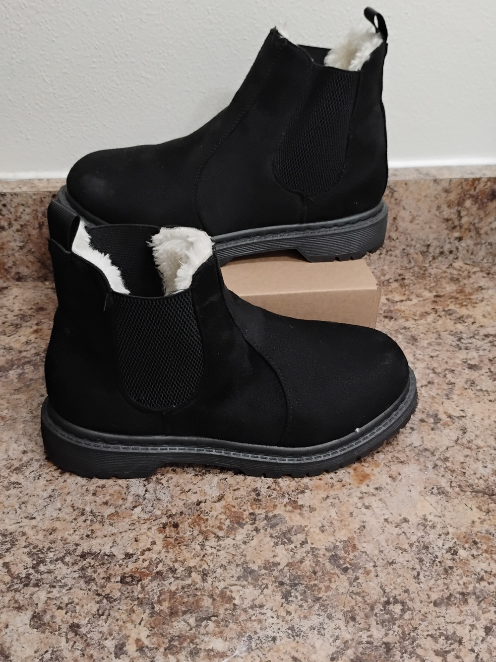 Forever 21 Black Faux-Suede Sherpa-Lined Chelsea Boots - Women